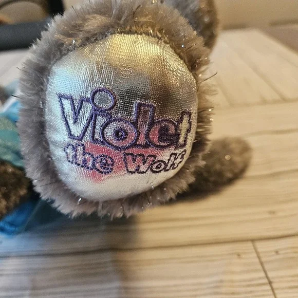 Great‎ Wolf Lodge Violet the Wolf Plush Stuffed Animal with Outfit 6th Birthday - Picture 3 of 7